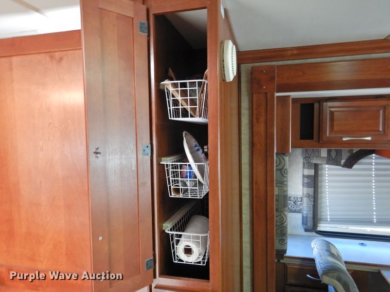 image for item DK2261 2006 Fleetwood Discovery 39L  RV