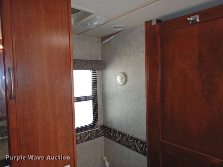 image for item DK2261 2006 Fleetwood Discovery 39L  RV