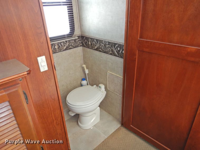 image for item DK2261 2006 Fleetwood Discovery 39L  RV