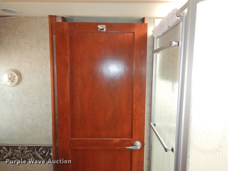 image for item DK2261 2006 Fleetwood Discovery 39L  RV