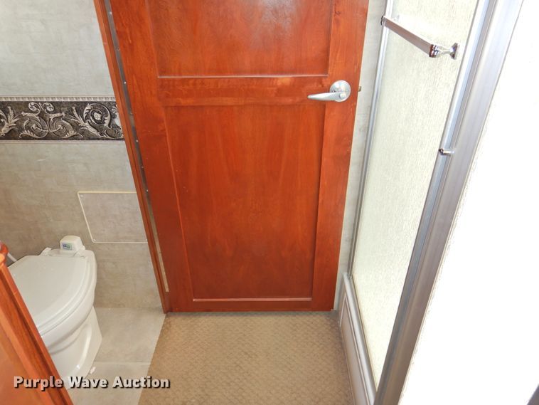 image for item DK2261 2006 Fleetwood Discovery 39L  RV