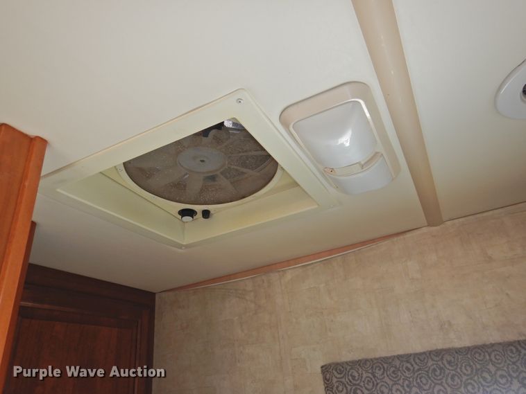 image for item DK2261 2006 Fleetwood Discovery 39L  RV