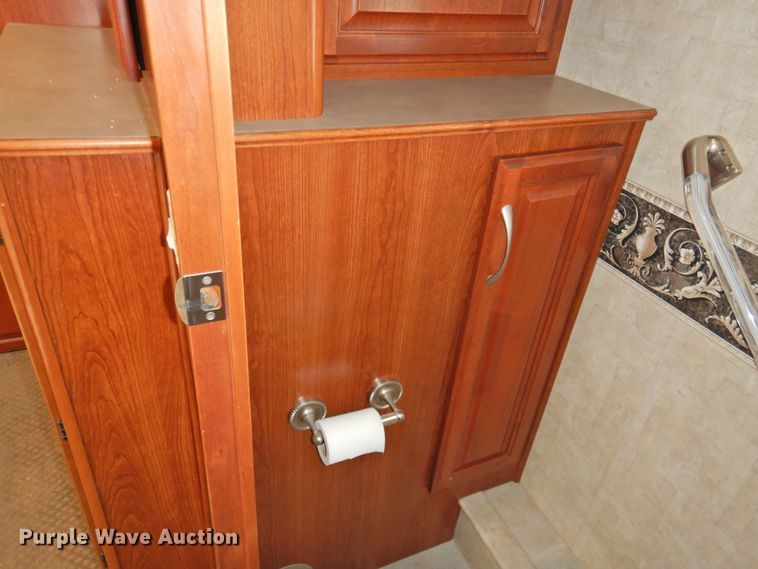 image for item DK2261 2006 Fleetwood Discovery 39L  RV