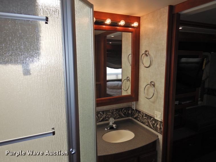 image for item DK2261 2006 Fleetwood Discovery 39L  RV