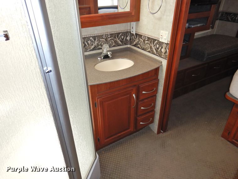 image for item DK2261 2006 Fleetwood Discovery 39L  RV