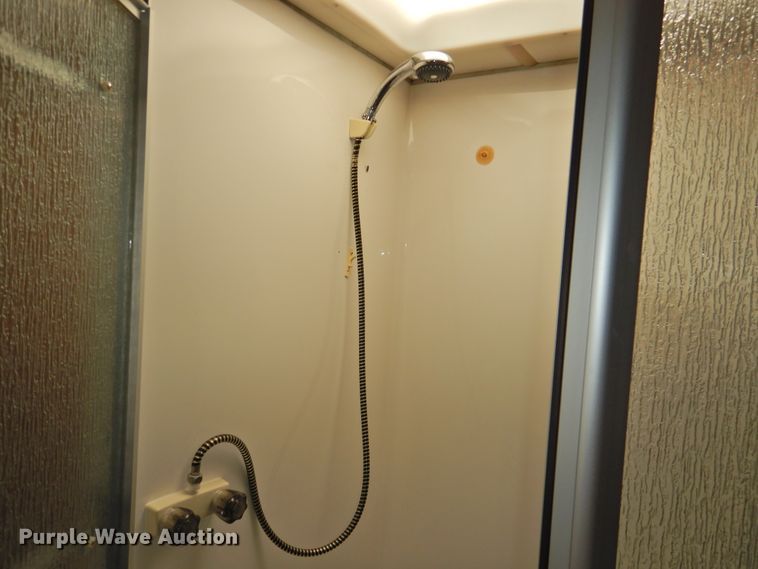 image for item DK2261 2006 Fleetwood Discovery 39L  RV