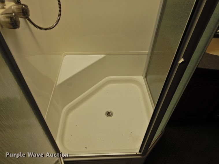 image for item DK2261 2006 Fleetwood Discovery 39L  RV