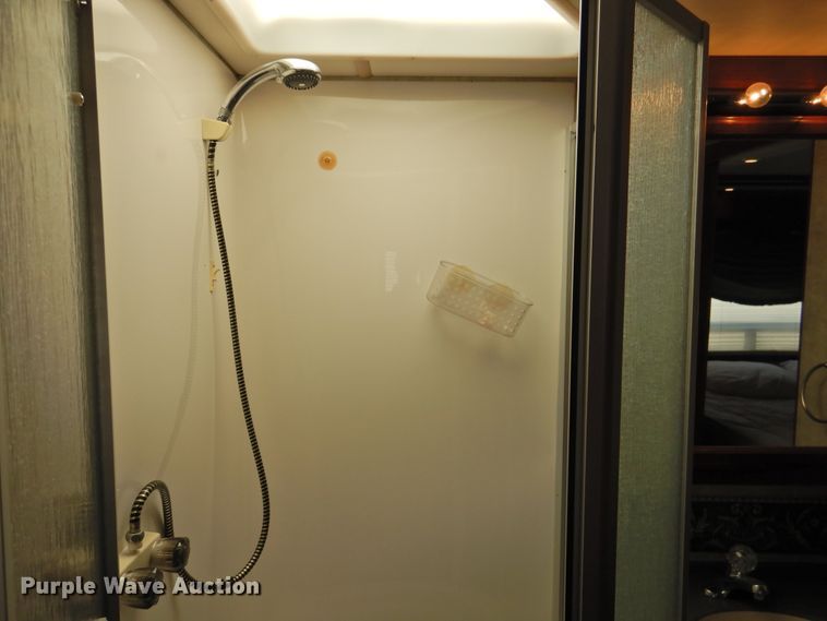 image for item DK2261 2006 Fleetwood Discovery 39L  RV