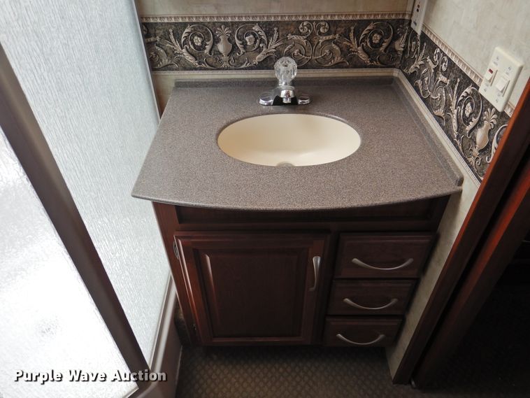 image for item DK2261 2006 Fleetwood Discovery 39L  RV