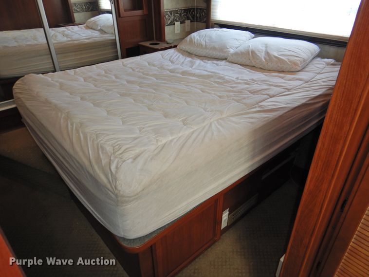 image for item DK2261 2006 Fleetwood Discovery 39L  RV