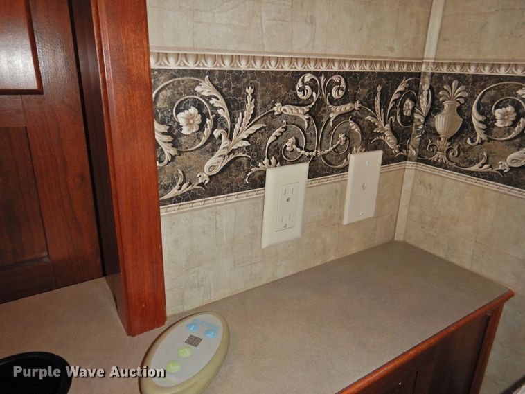 image for item DK2261 2006 Fleetwood Discovery 39L  RV