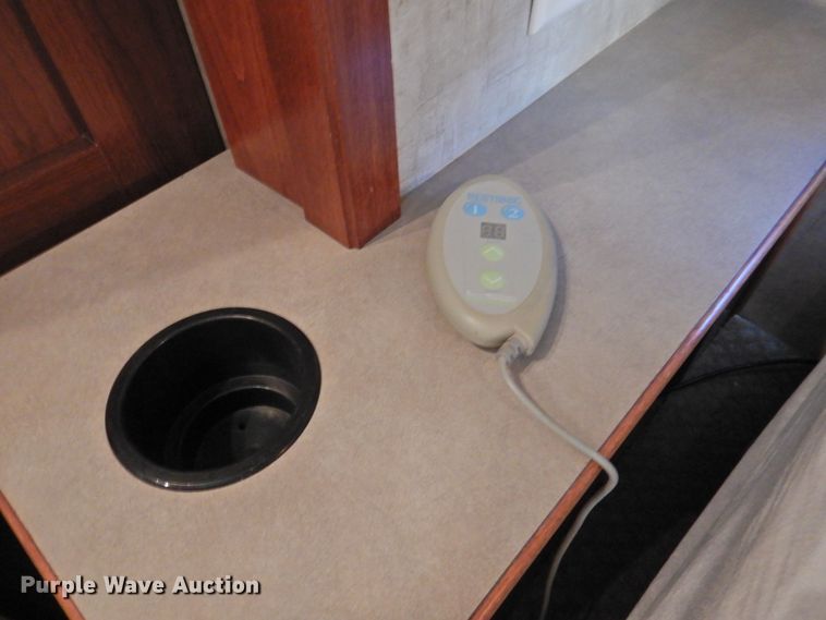 image for item DK2261 2006 Fleetwood Discovery 39L  RV