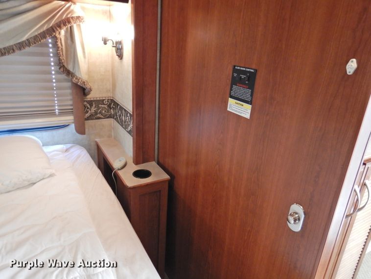 image for item DK2261 2006 Fleetwood Discovery 39L  RV