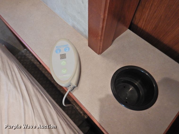 image for item DK2261 2006 Fleetwood Discovery 39L  RV