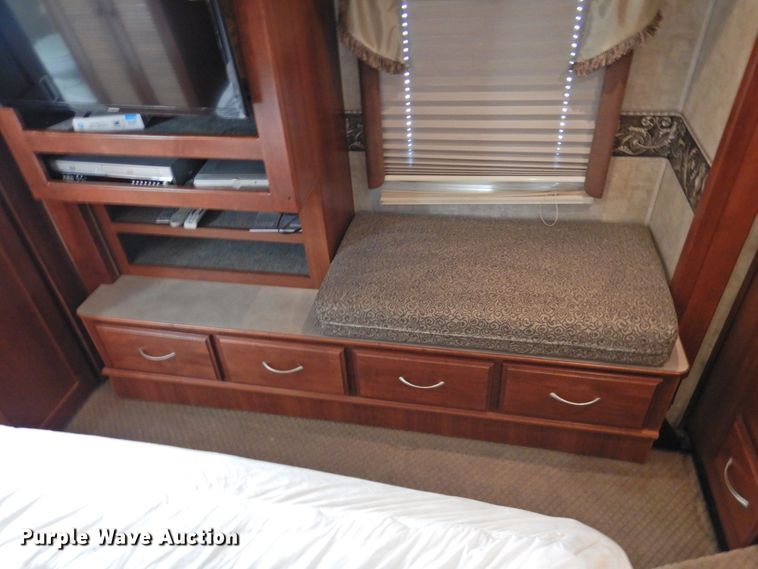 image for item DK2261 2006 Fleetwood Discovery 39L  RV