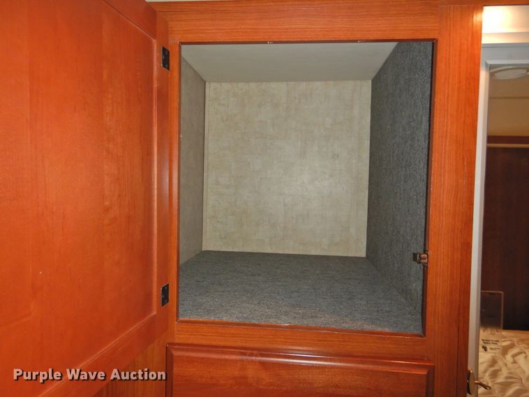 image for item DK2261 2006 Fleetwood Discovery 39L  RV