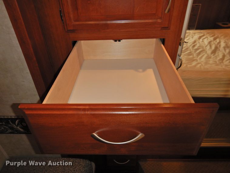 image for item DK2261 2006 Fleetwood Discovery 39L  RV