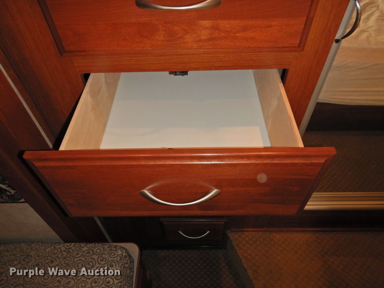 image for item DK2261 2006 Fleetwood Discovery 39L  RV