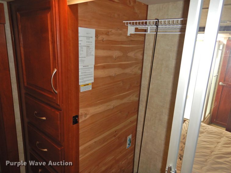 image for item DK2261 2006 Fleetwood Discovery 39L  RV