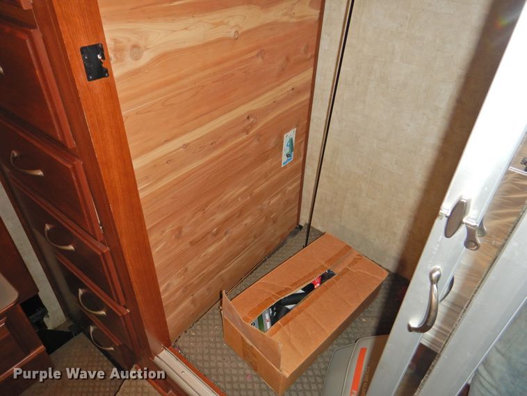 image for item DK2261 2006 Fleetwood Discovery 39L  RV