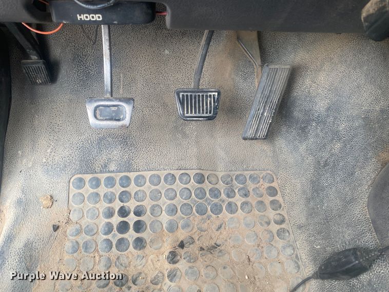 image for item DK8008 2001 Dodge Ram 3500  well pump hoist truck