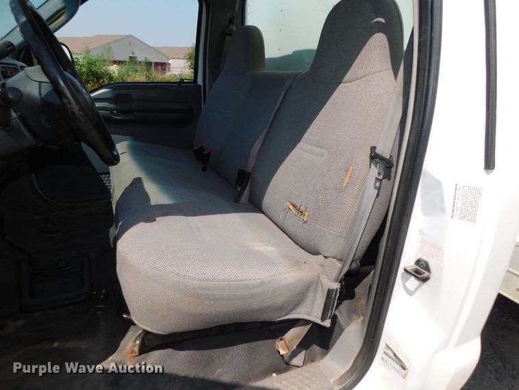 image for item DK8627 2003 Ford F450 Super Duty XL  box truck