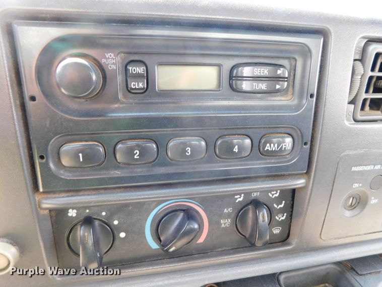 image for item DK8627 2003 Ford F450 Super Duty XL  box truck