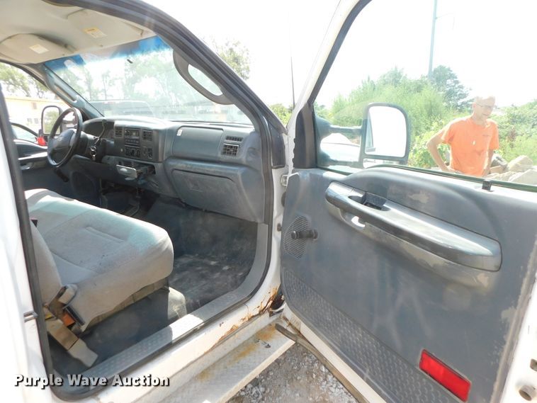 image for item DK8627 2003 Ford F450 Super Duty XL  box truck