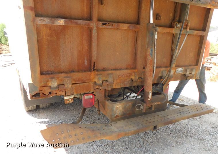 image for item DK8627 2003 Ford F450 Super Duty XL  box truck