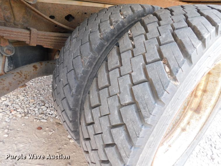 image for item DK8627 2003 Ford F450 Super Duty XL  box truck