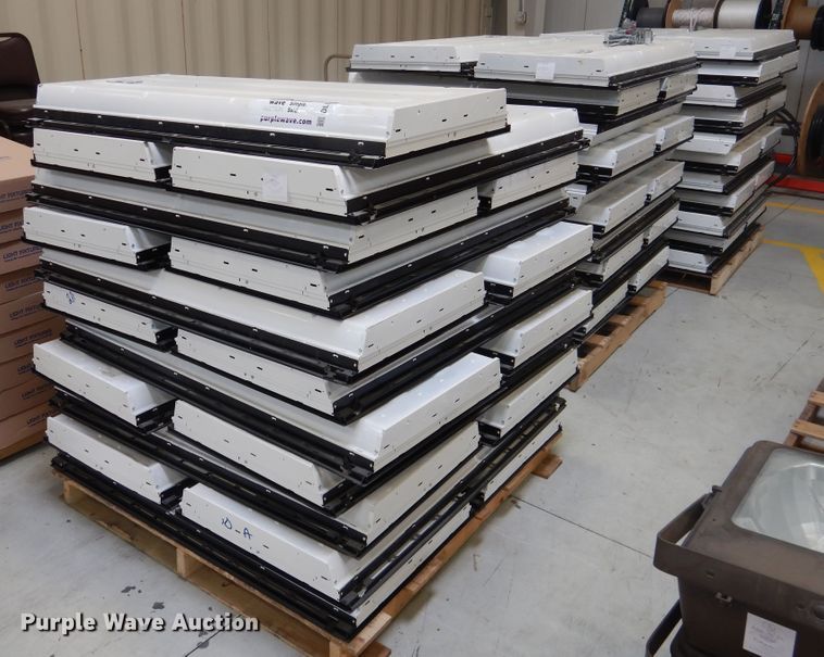 image for item DL0424 (65) florescent light fixtures