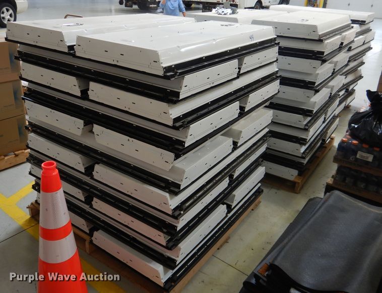 image for item DL0424 (65) florescent light fixtures