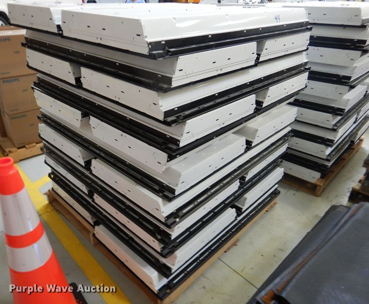 image for item DL0424 (65) florescent light fixtures