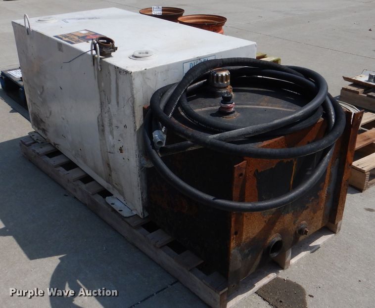 image for item DL3375 (2) tanks