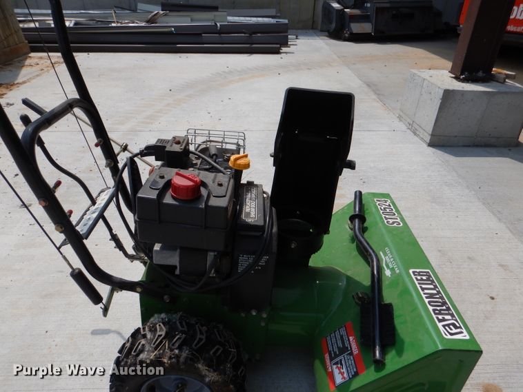 image for item DL3391 Frontier ST0524  snow blower
