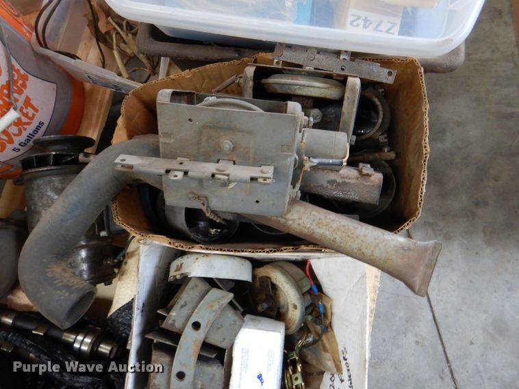 image for item DL3395 Welder and engine parts