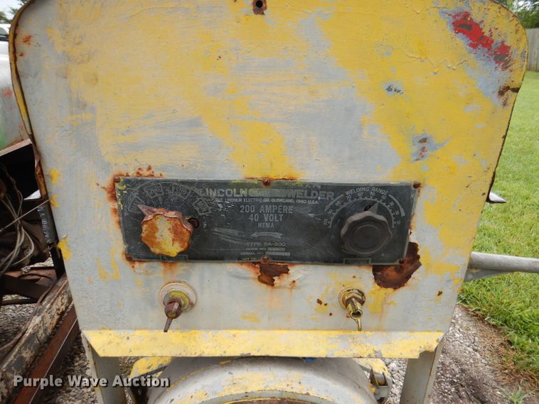 image for item DL3397 (2) Lincoln SA200 Shorthood welders