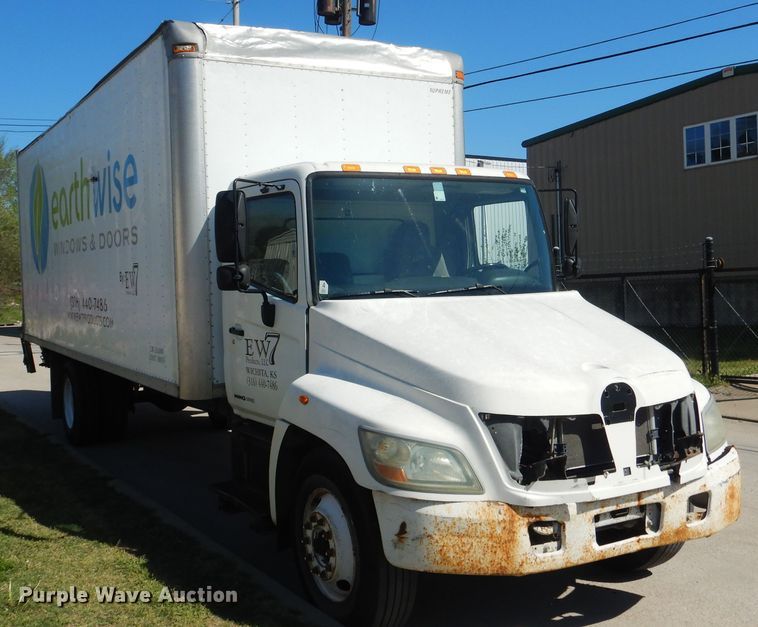 image for item ES9650 2007 Hino 268  box truck