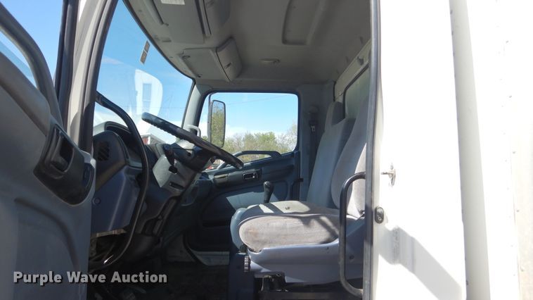image for item ES9650 2007 Hino 268  box truck