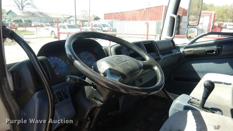 image for item ES9650 2007 Hino 268  box truck