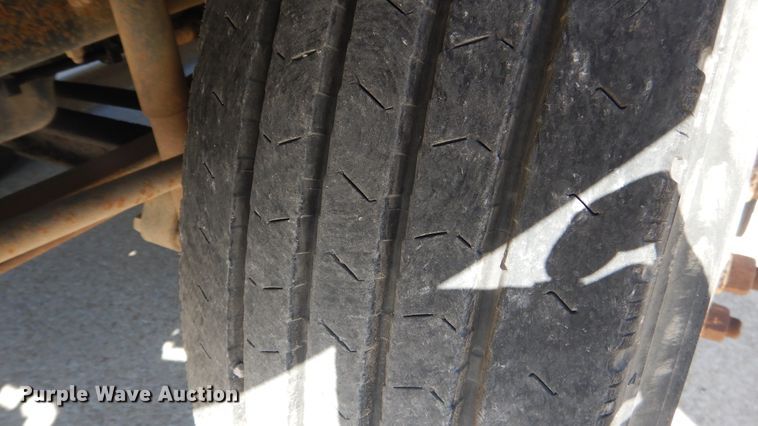 image for item ES9650 2007 Hino 268  box truck