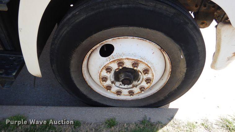 image for item ES9650 2007 Hino 268  box truck