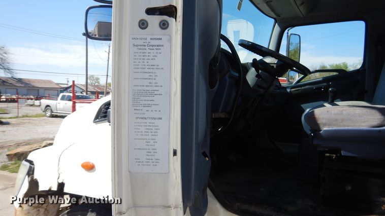 image for item ES9650 2007 Hino 268  box truck