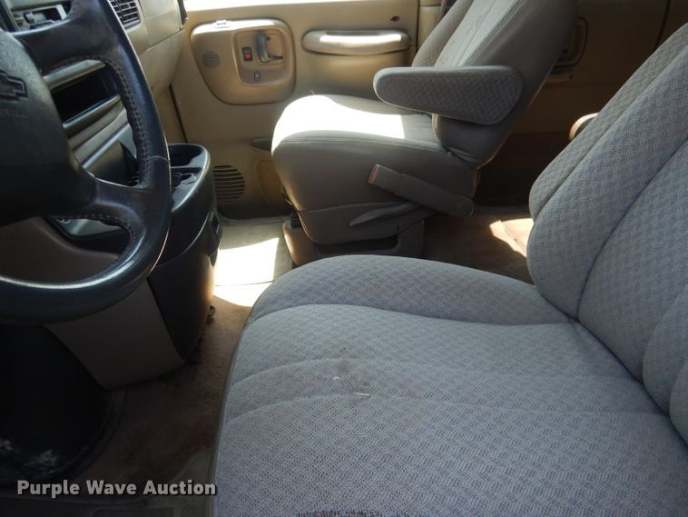 image for item FI9052 1999 Chevrolet Express 3500  van