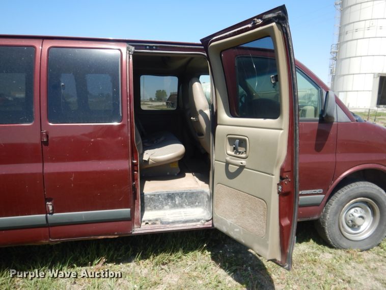 image for item FI9052 1999 Chevrolet Express 3500  van
