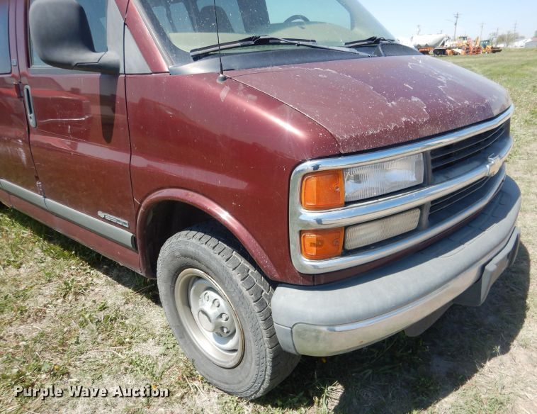 image for item FI9052 1999 Chevrolet Express 3500  van