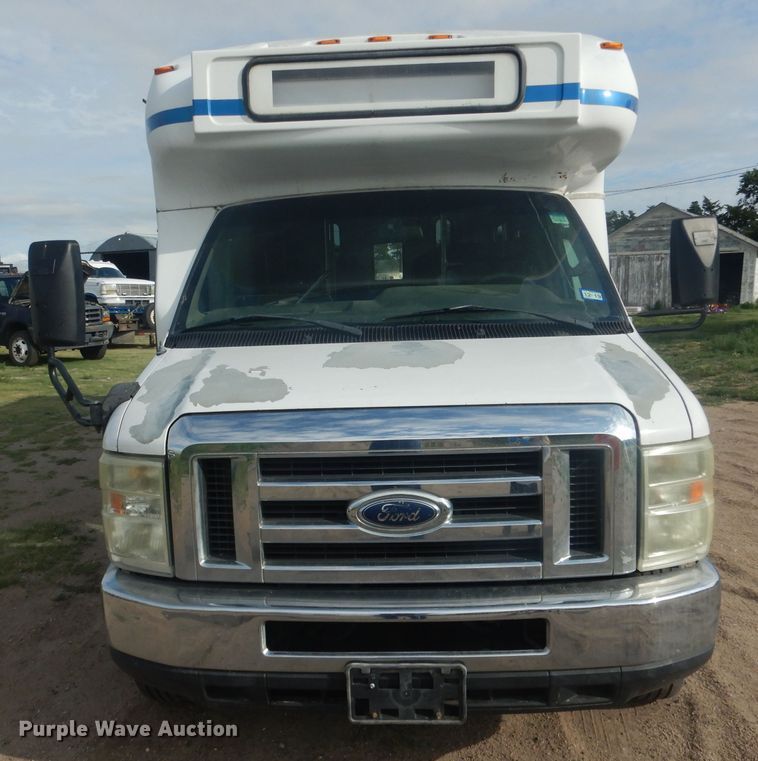image for item FI9137 2009 Ford E450  shuttle bus