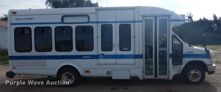 image for item FI9137 2009 Ford E450  shuttle bus