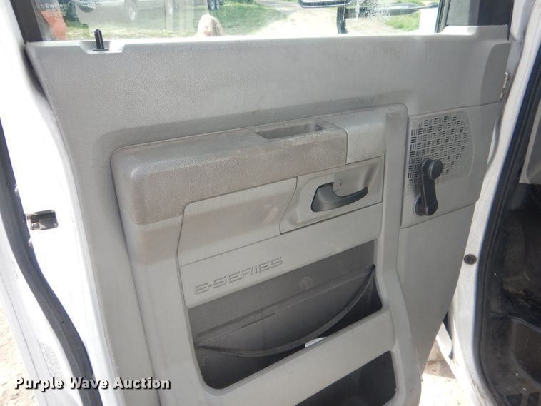 image for item FI9137 2009 Ford E450  shuttle bus