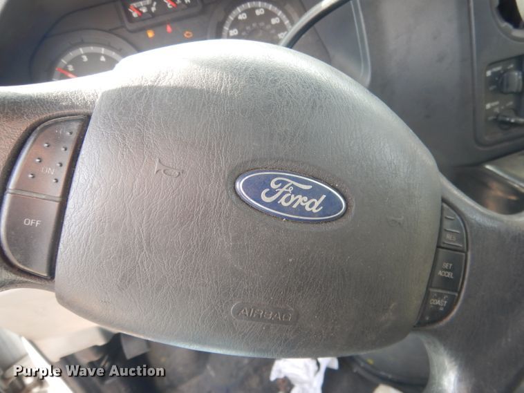 image for item FI9137 2009 Ford E450  shuttle bus